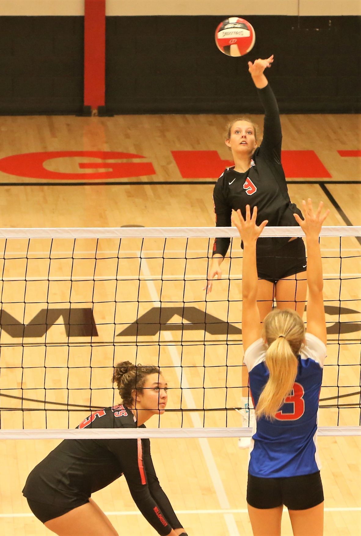 101821-qc-spt-cam-assum vball1.jpg